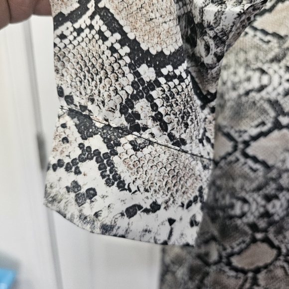 Alex &Lili  soft polyester button down topside small - Picture 4 of 8